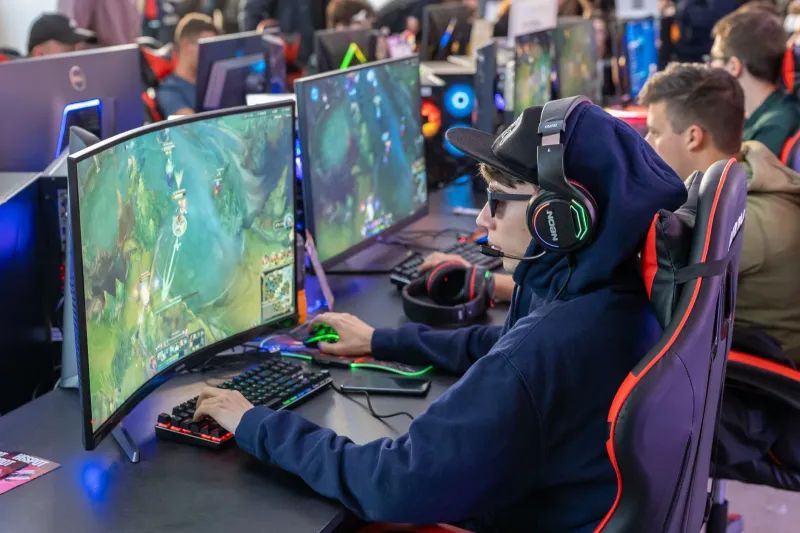 Ping Is Not Your Problem: How Smart Players Turn Network Chaos Into a Competitive Weapon